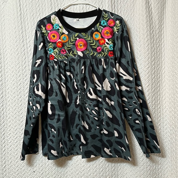 embroidered floral bib long sleeve top XL - Picture 1 of 4